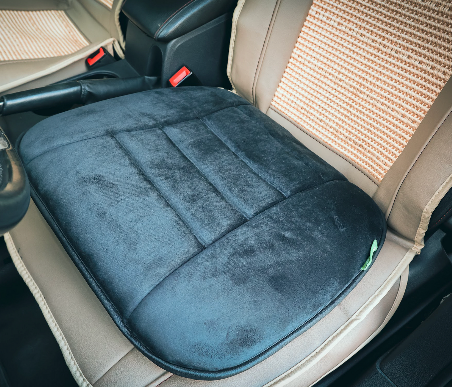 مقعد السيارة